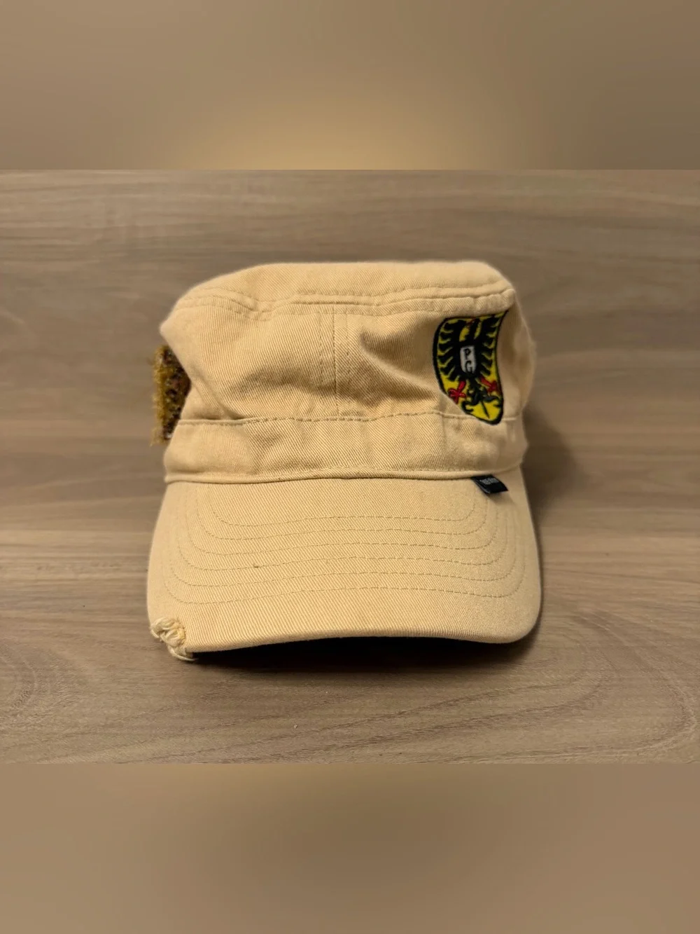 Peter Grimm Distressed Hat military-style cadet cap Beige Size L